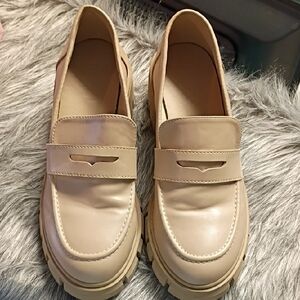 Chic Cream Loafers for Women